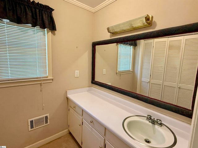610 S. Adair Street, Clinton, SC 29325