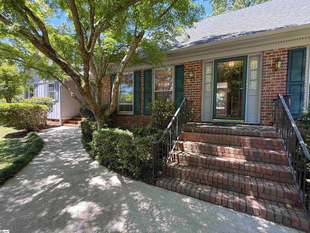 610 S. Adair Street, Clinton, SC 29325