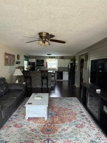 626 V Street, Bedford, IN 47421