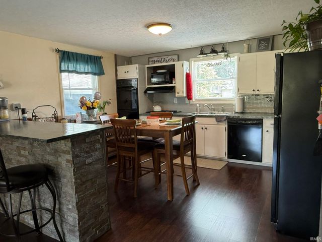 626 V Street, Bedford, IN 47421