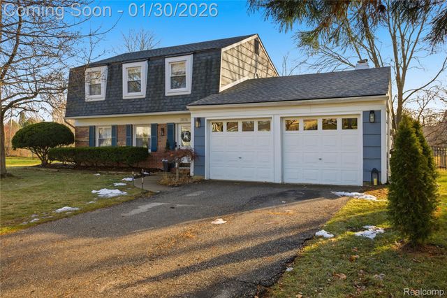 2876 Quincy Drive, Troy, MI 48085