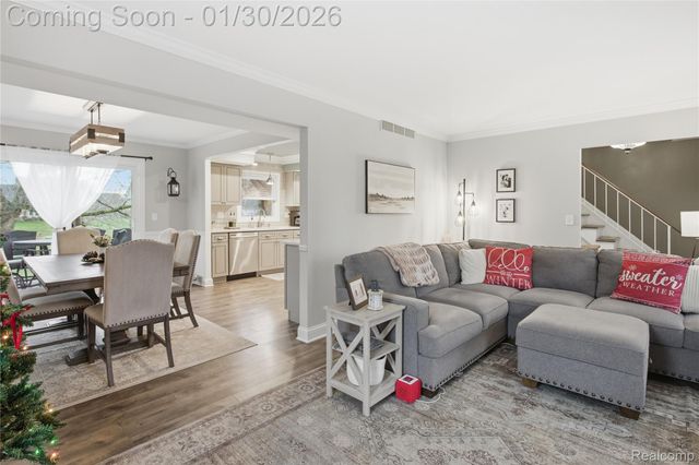 2876 Quincy Drive, Troy, MI 48085