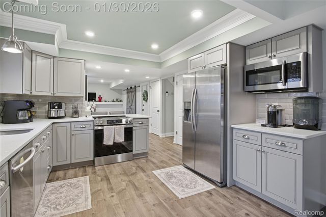 2876 Quincy Drive, Troy, MI 48085