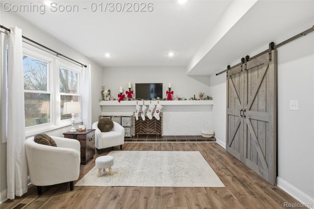 2876 Quincy Drive, Troy, MI 48085