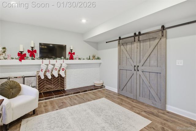 2876 Quincy Drive, Troy, MI 48085