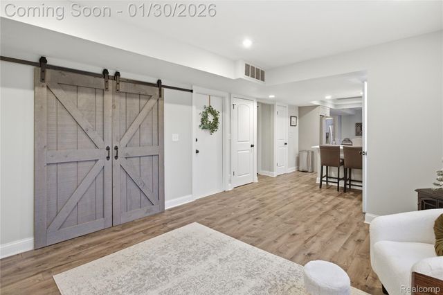 2876 Quincy Drive, Troy, MI 48085