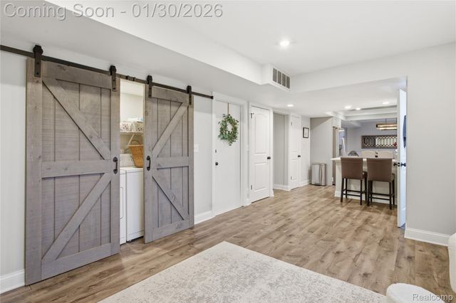 2876 Quincy Drive, Troy, MI 48085