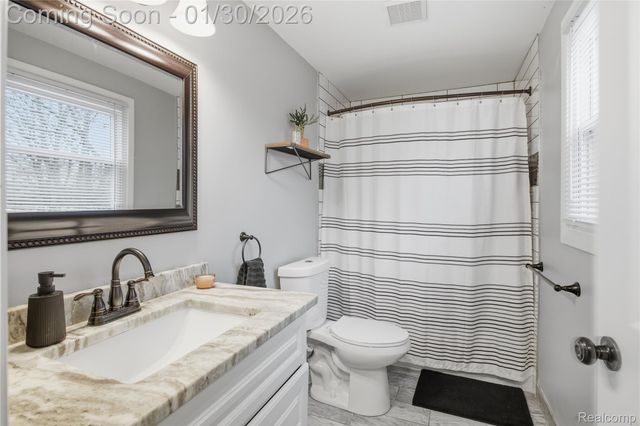 2876 Quincy Drive, Troy, MI 48085