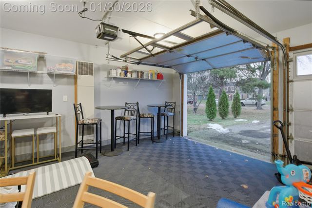 2876 Quincy Drive, Troy, MI 48085