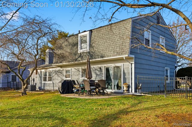 2876 Quincy Drive, Troy, MI 48085