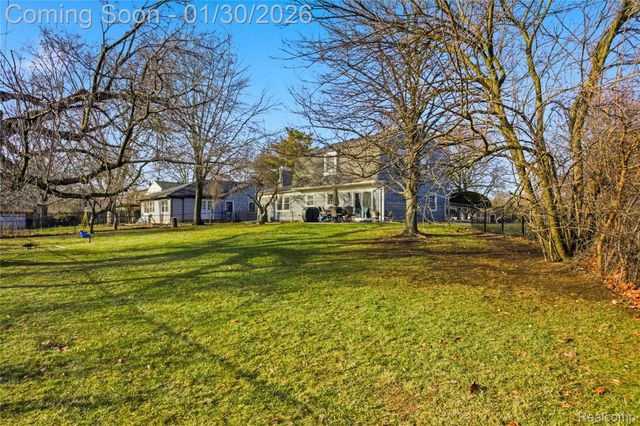 2876 Quincy Drive, Troy, MI 48085
