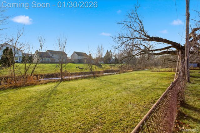 2876 Quincy Drive, Troy, MI 48085