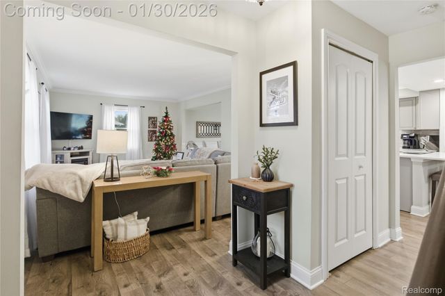 2876 Quincy Drive, Troy, MI 48085