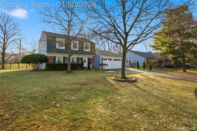 2876 Quincy Drive, Troy, MI 48085