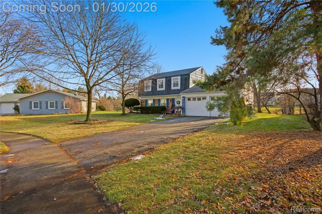 2876 Quincy Drive, Troy, MI 48085