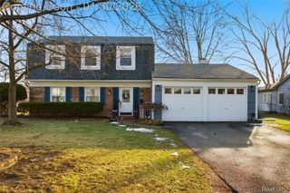 2876 Quincy Drive, Troy, MI 48085