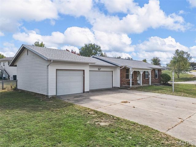 3948 Lexington Drive, St Charles, MO 63304