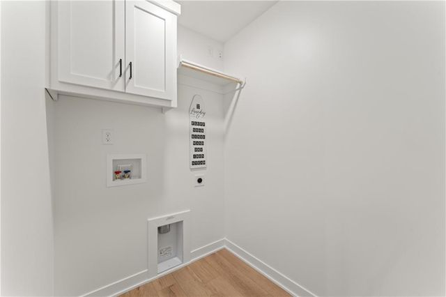 2004 SE Oak Ridge Drive, Oak Grove, MO 64075