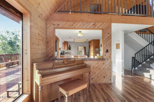 4000 E Antelope Road, Eagle Point, OR 97524