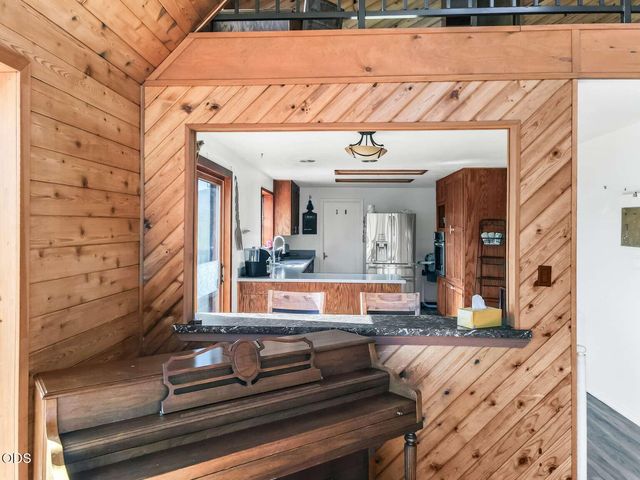 4000 E Antelope Road, Eagle Point, OR 97524