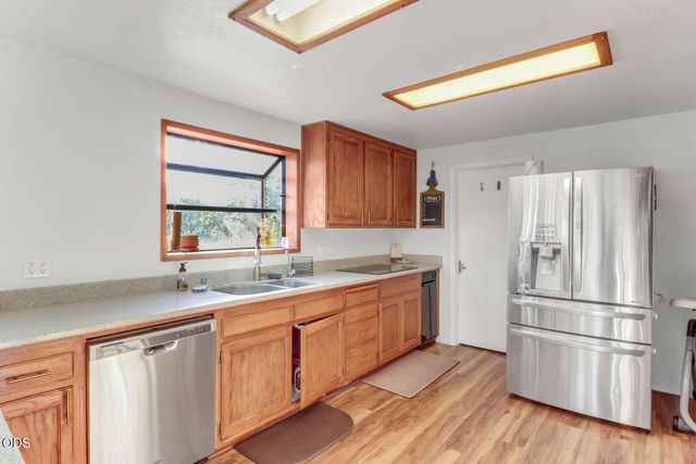 4000 E Antelope Road, Eagle Point, OR 97524
