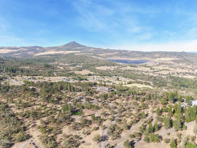 4000 E Antelope Road, Eagle Point, OR 97524