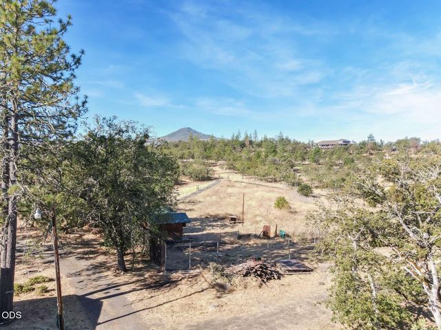 4000 E Antelope Road, Eagle Point, OR 97524