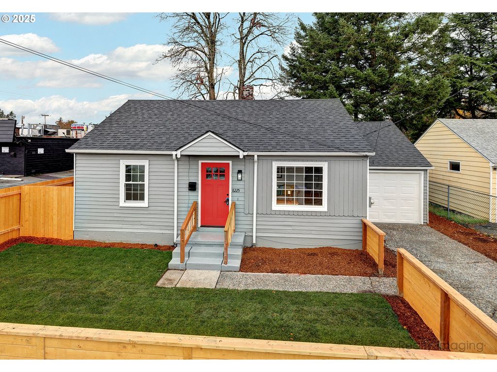 8225 Se RAYMOND Ct, Portland, OR 97266