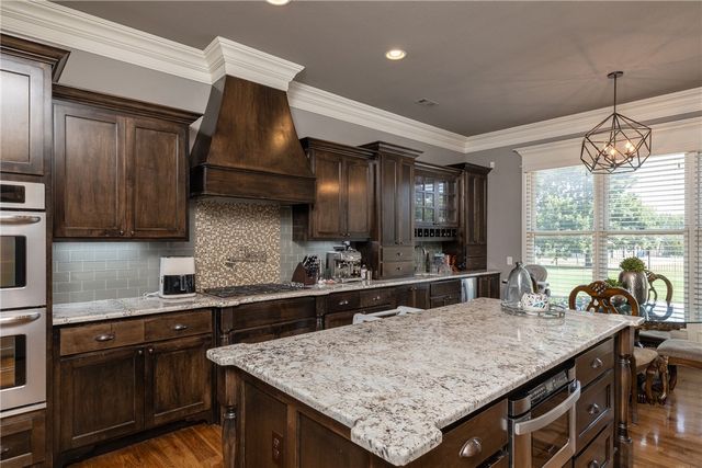 3879 W Norwood Place, Fayetteville, AR 72704