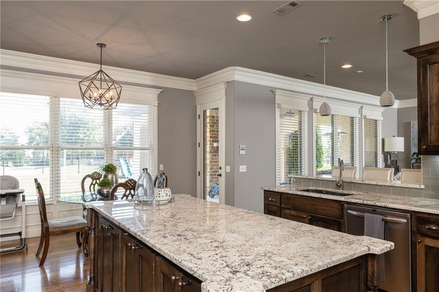 3879 W Norwood Place, Fayetteville, AR 72704