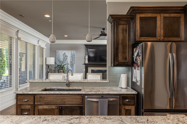 3879 W Norwood Place, Fayetteville, AR 72704