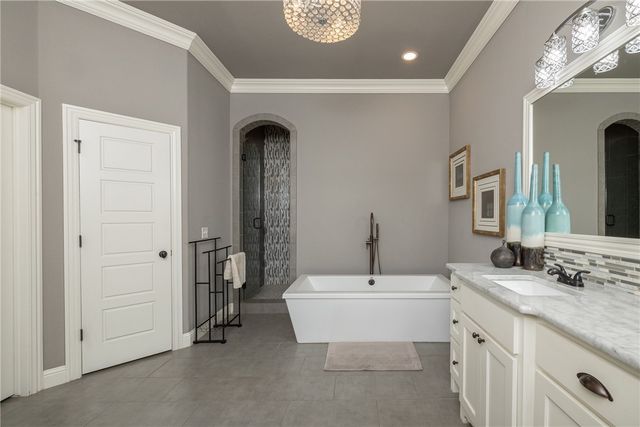 3879 W Norwood Place, Fayetteville, AR 72704