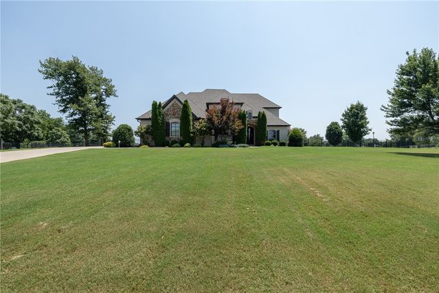 3879 W Norwood Place, Fayetteville, AR 72704