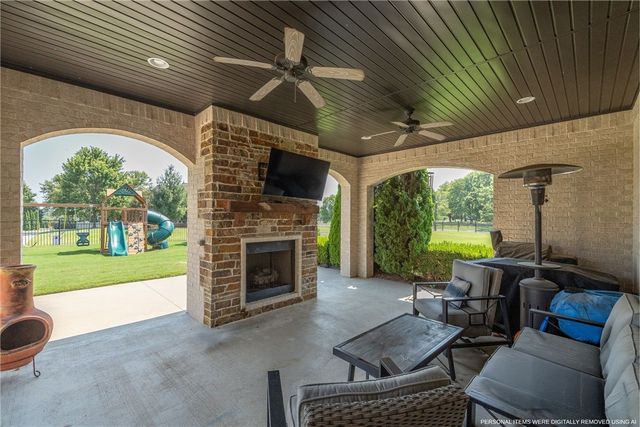 3879 W Norwood Place, Fayetteville, AR 72704