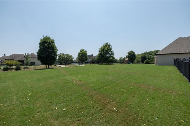 3879 W Norwood Place, Fayetteville, AR 72704