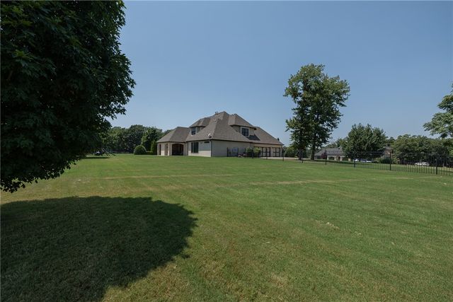 3879 W Norwood Place, Fayetteville, AR 72704