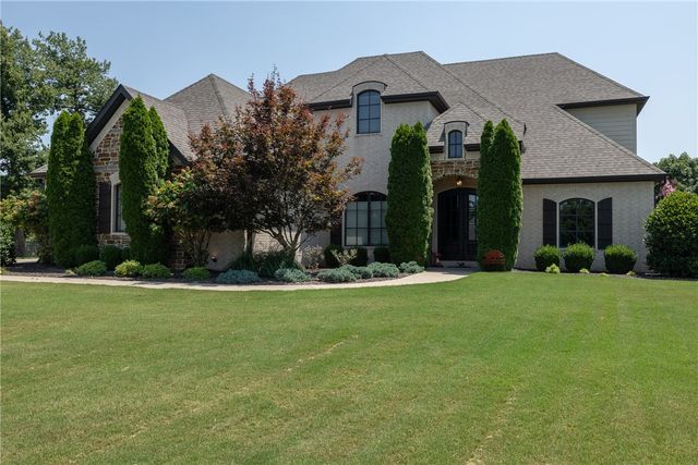3879 W Norwood Place, Fayetteville, AR 72704