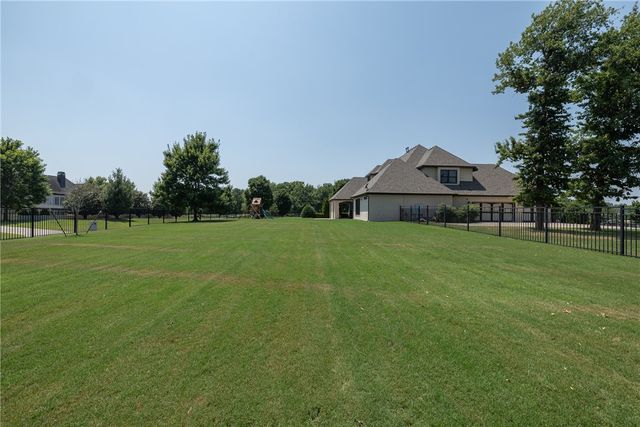 3879 W Norwood Place, Fayetteville, AR 72704
