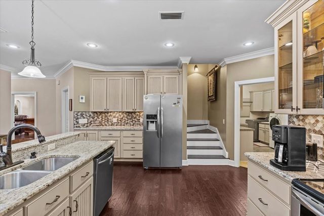 901 W Brookside Avenue, Geneva, AL 36340