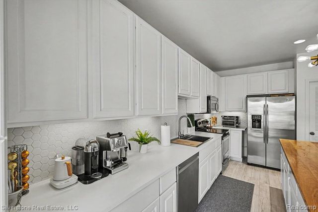 3267 Camden Drive, Troy, MI 48084