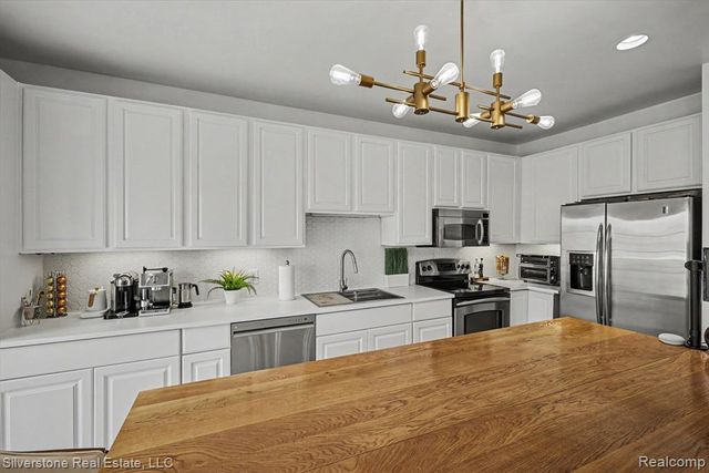 3267 Camden Drive, Troy, MI 48084