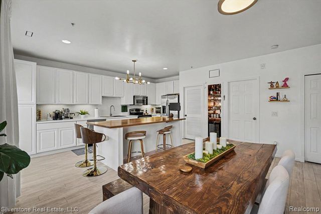 3267 Camden Drive, Troy, MI 48084