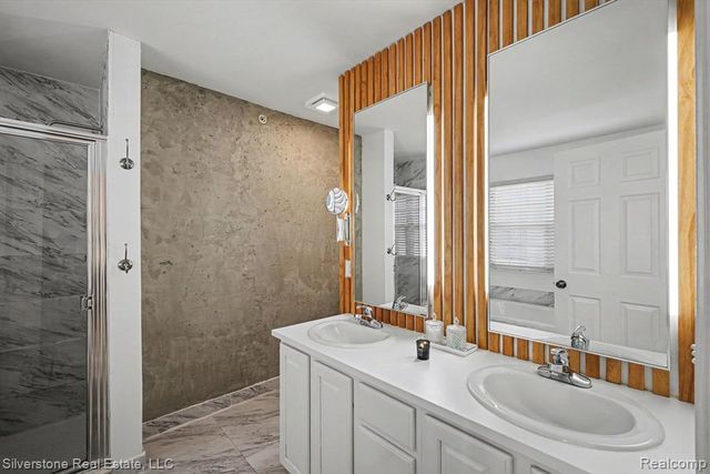 3267 Camden Drive, Troy, MI 48084