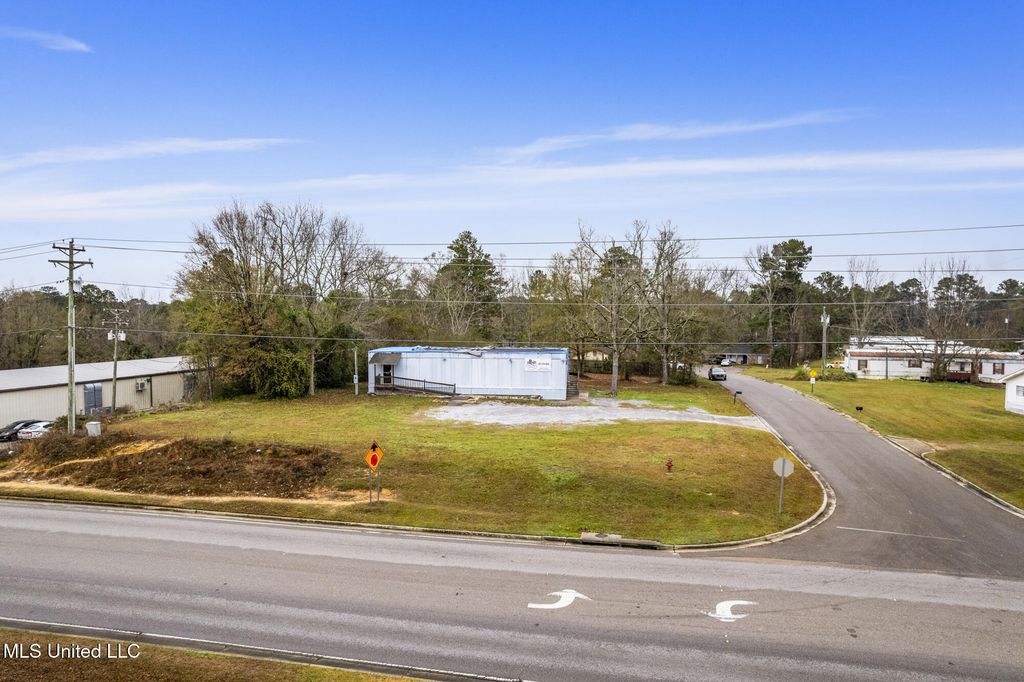 4805 W 4th Street, Hattiesburg, MS 39402