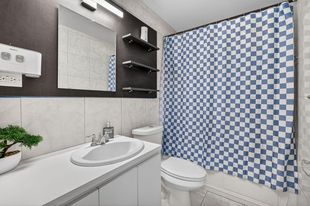 633 NW 30th Street, Wilton Manors, FL 33311