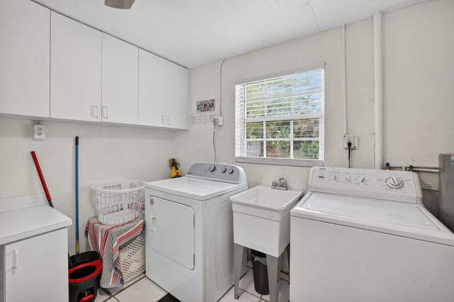 633 NW 30th Street, Wilton Manors, FL 33311
