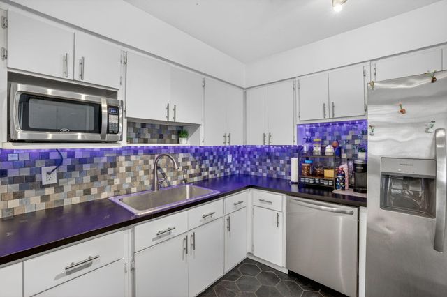 633 NW 30th Street, Wilton Manors, FL 33311