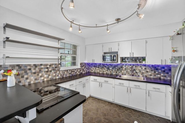 633 NW 30th Street, Wilton Manors, FL 33311
