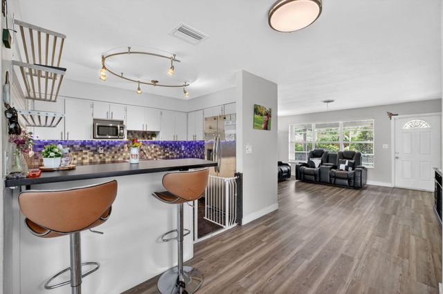 633 NW 30th Street, Wilton Manors, FL 33311
