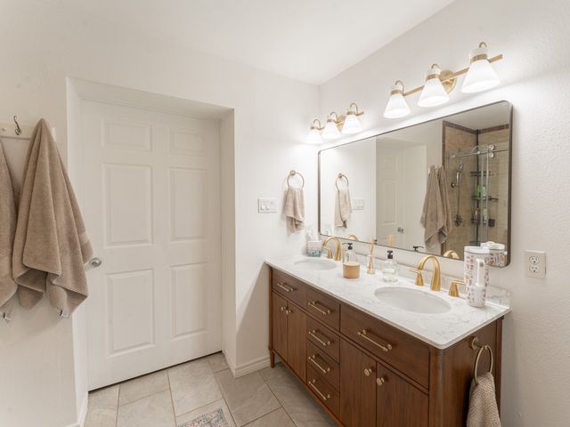 5104 Maple Springs Boulevard, Dallas, TX 75235